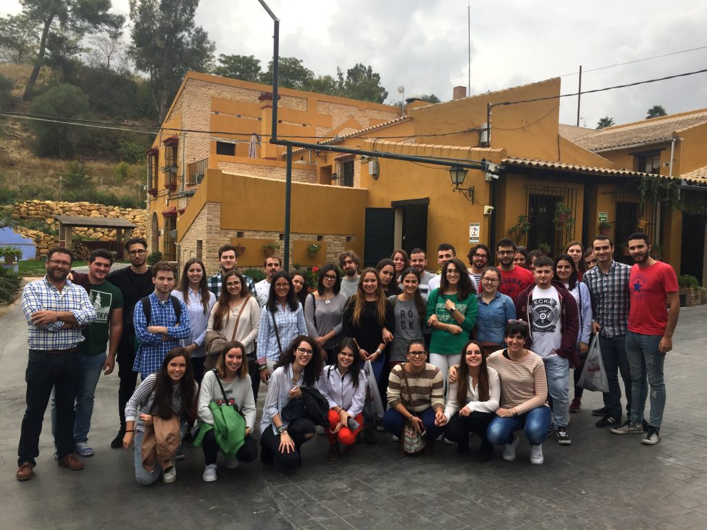 El pasado 21 de octubre ACMIQ visitó las instalaciones de Bodegas Rezuelo en Membrilla (Ciudad Real) y Puerto de Indias en Carmona (Sevilla)